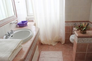 Villa Orsini B&B – bagno camera matrimoniale a Tor Vergata (Roma)
